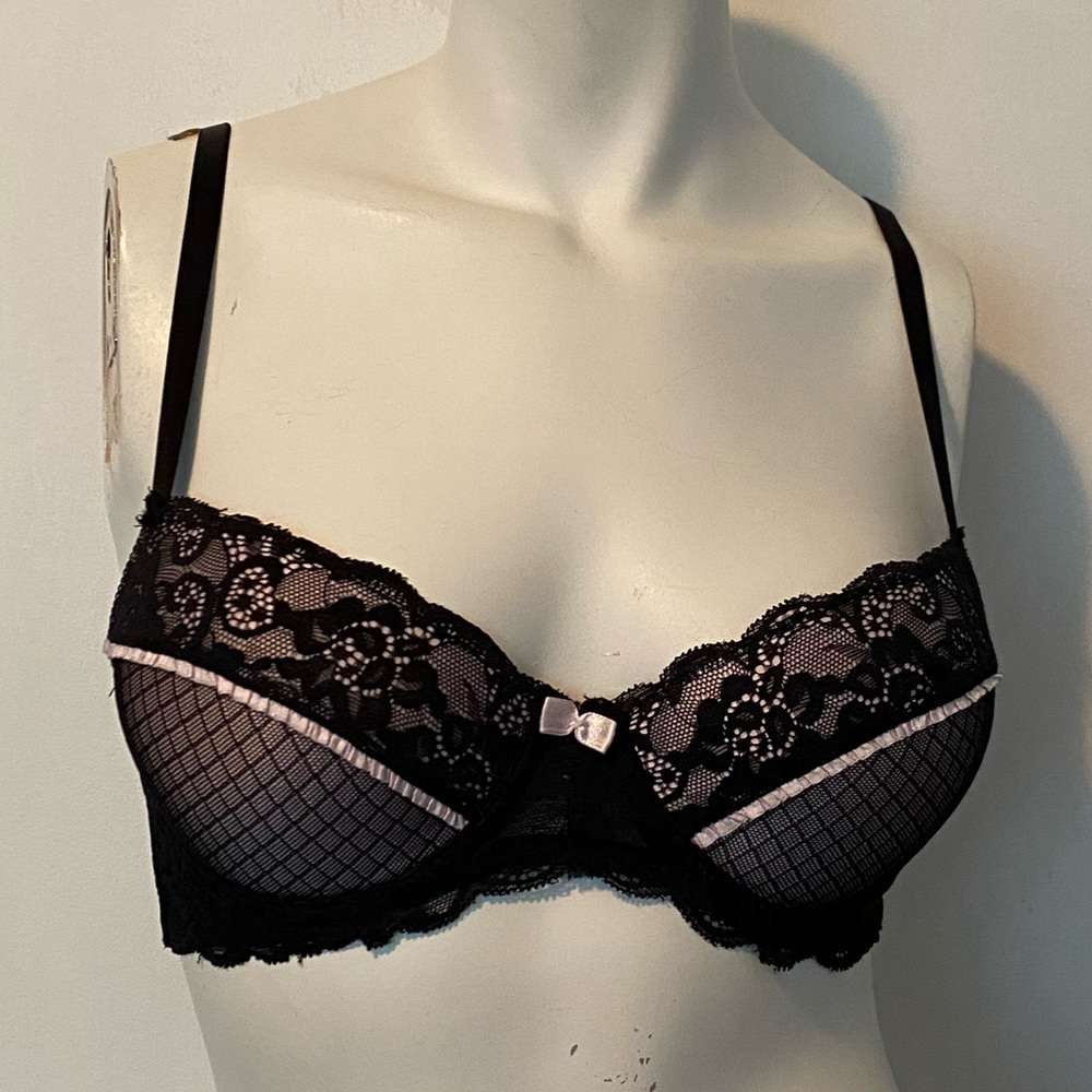 Sexy Black/Pink Push-up Bra with lace Detailing